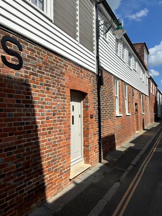 Jesticos, Perfectly Wonderful Central , 1 Parking Included Holiday home *