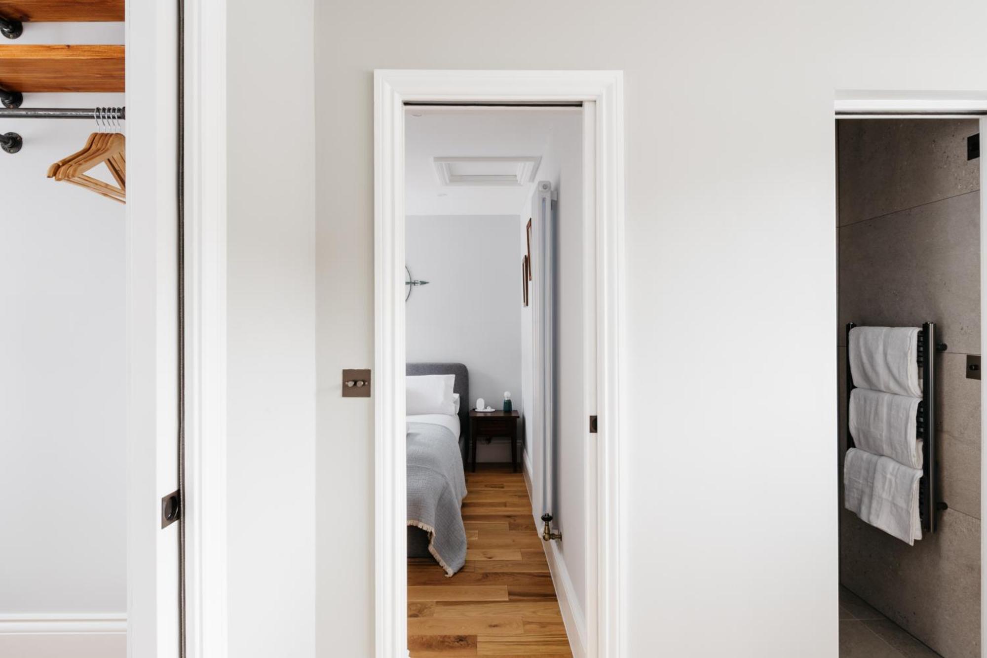 Jesticos, Perfectly Wonderful Central , 1 Parking Included *